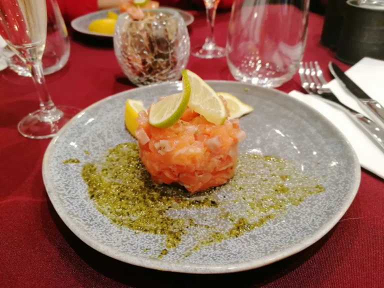 tartare-saumon-restaurant-traditionnel-targon